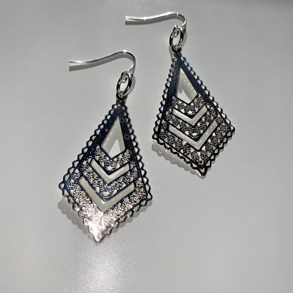 ❤️ Silver Plated Filigree Boho Earrings - Picture 1 of 5